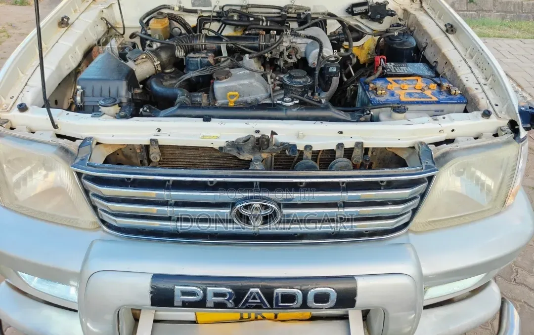 Toyota Land Cruiser Prado 2004 White