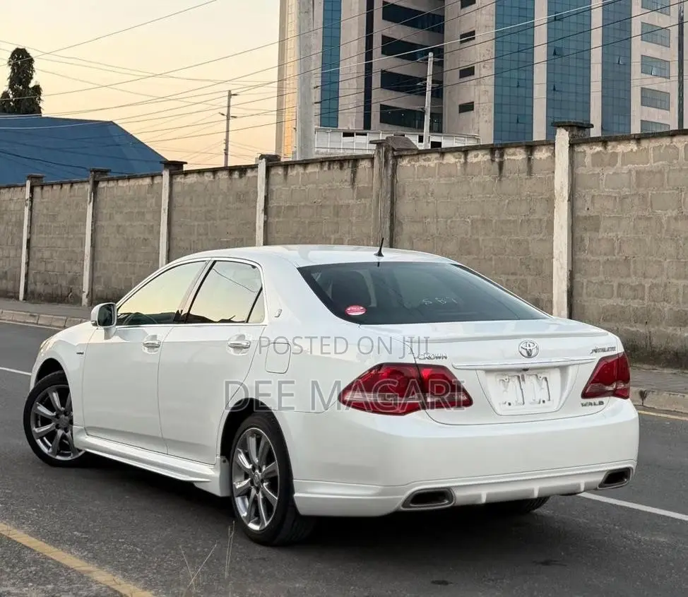 Toyota Crown 2008 White
