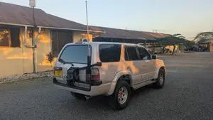Toyota Hilux Surf 2.7 SSR 2000 Pearl