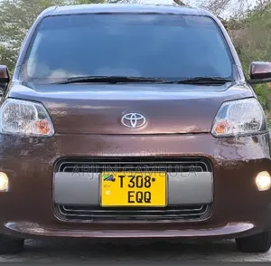 Toyota Porte 2014 Brown