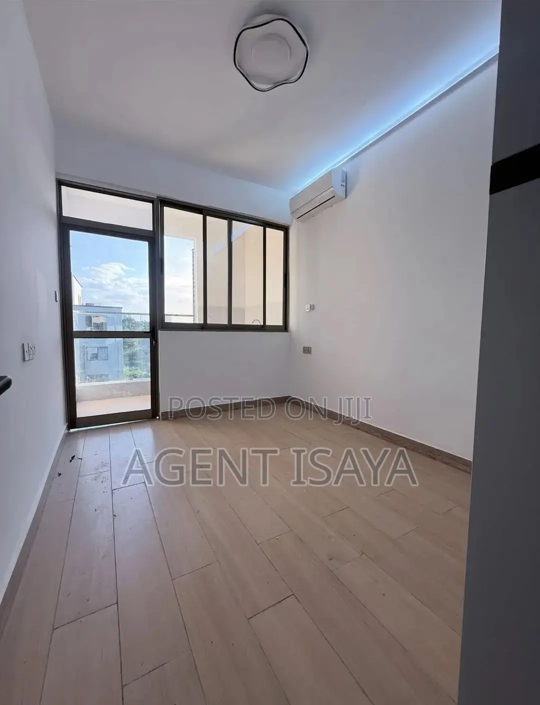 Furnished 3bdrm Apartment in Oyster Bay for sale