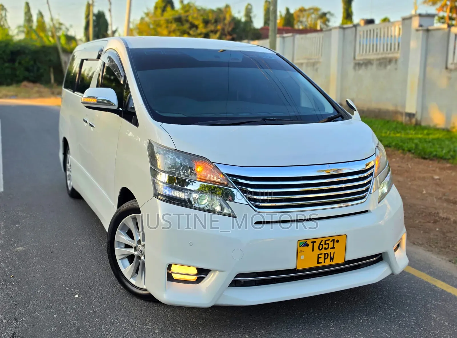 Toyota Alphard 2010 White