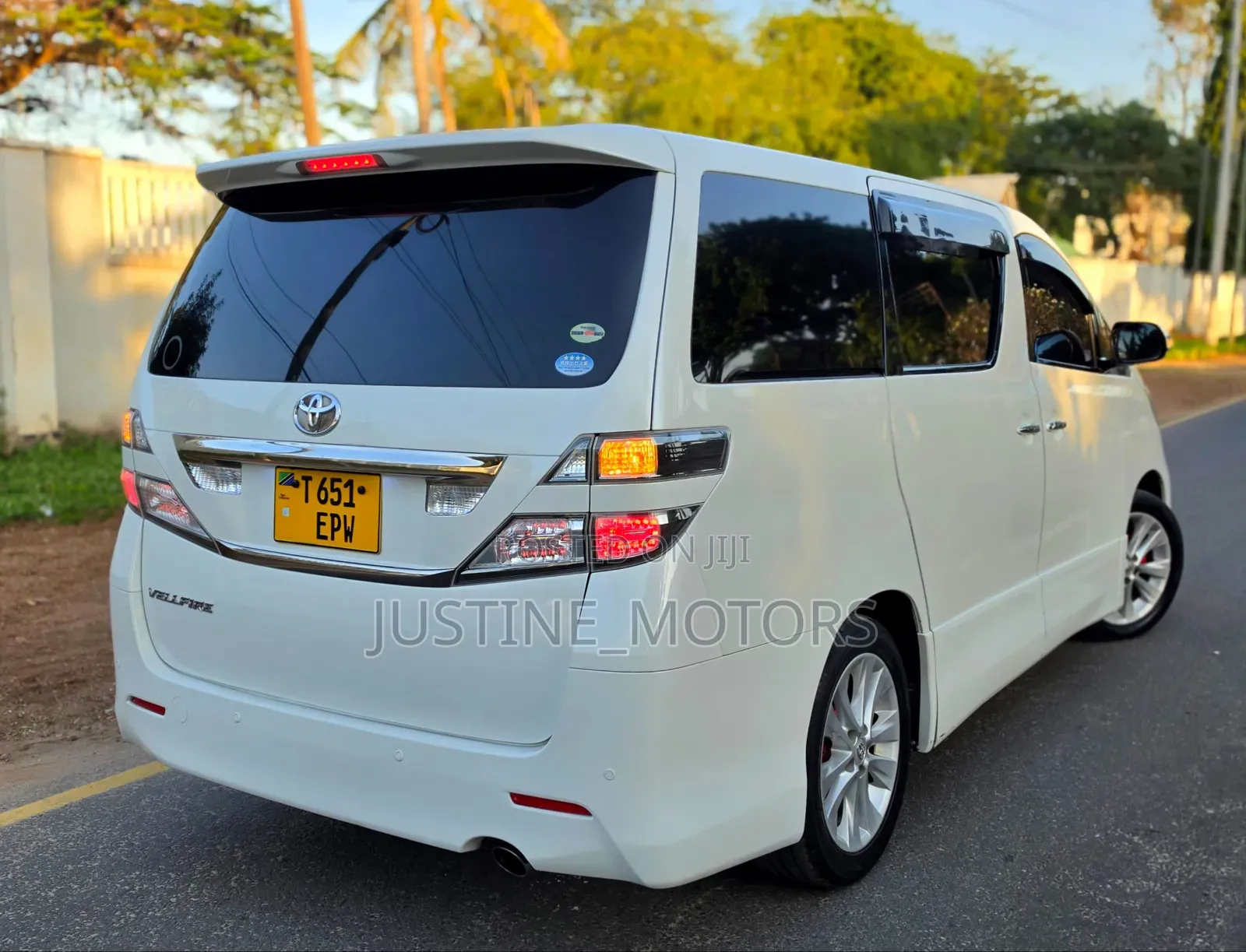 Toyota Alphard 2010 White