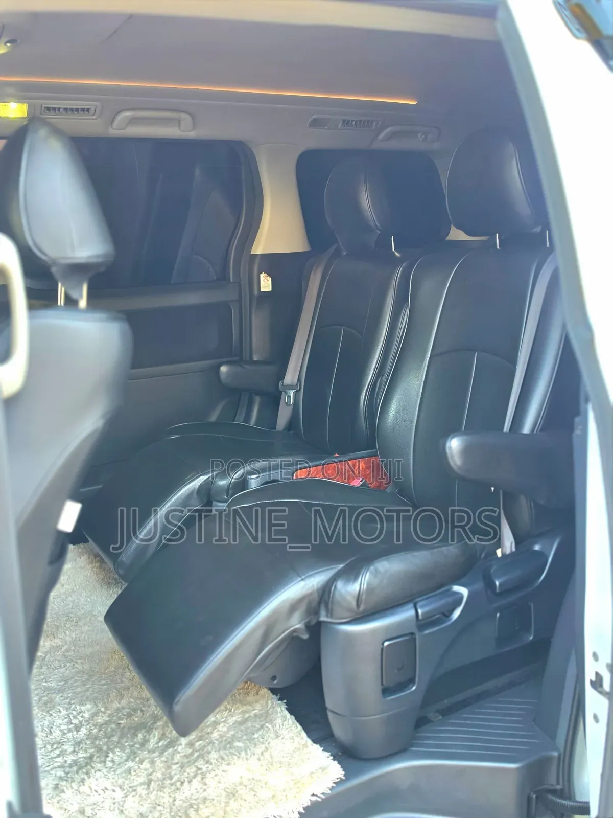 Toyota Alphard 2010 White