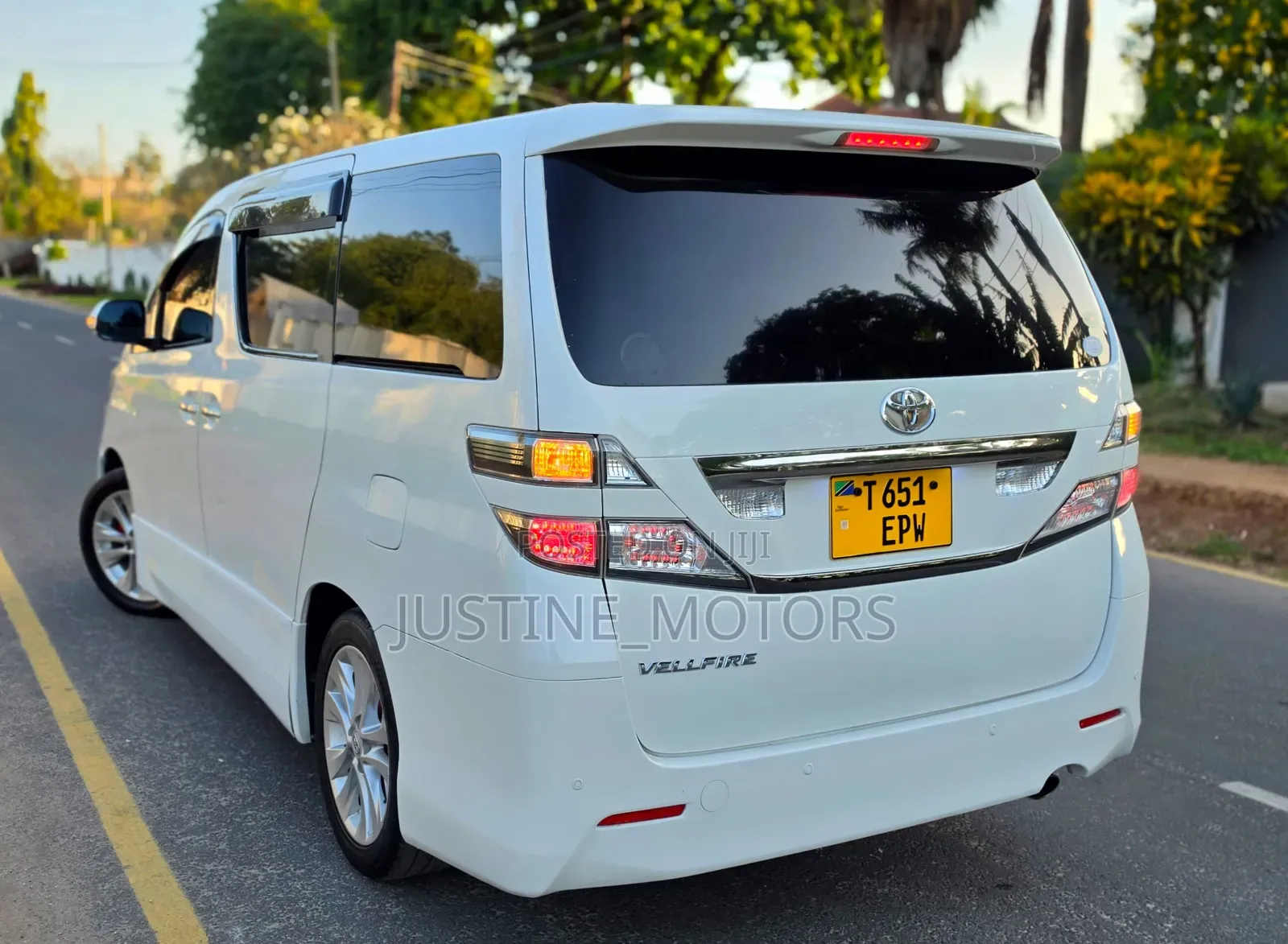 Toyota Alphard 2010 White