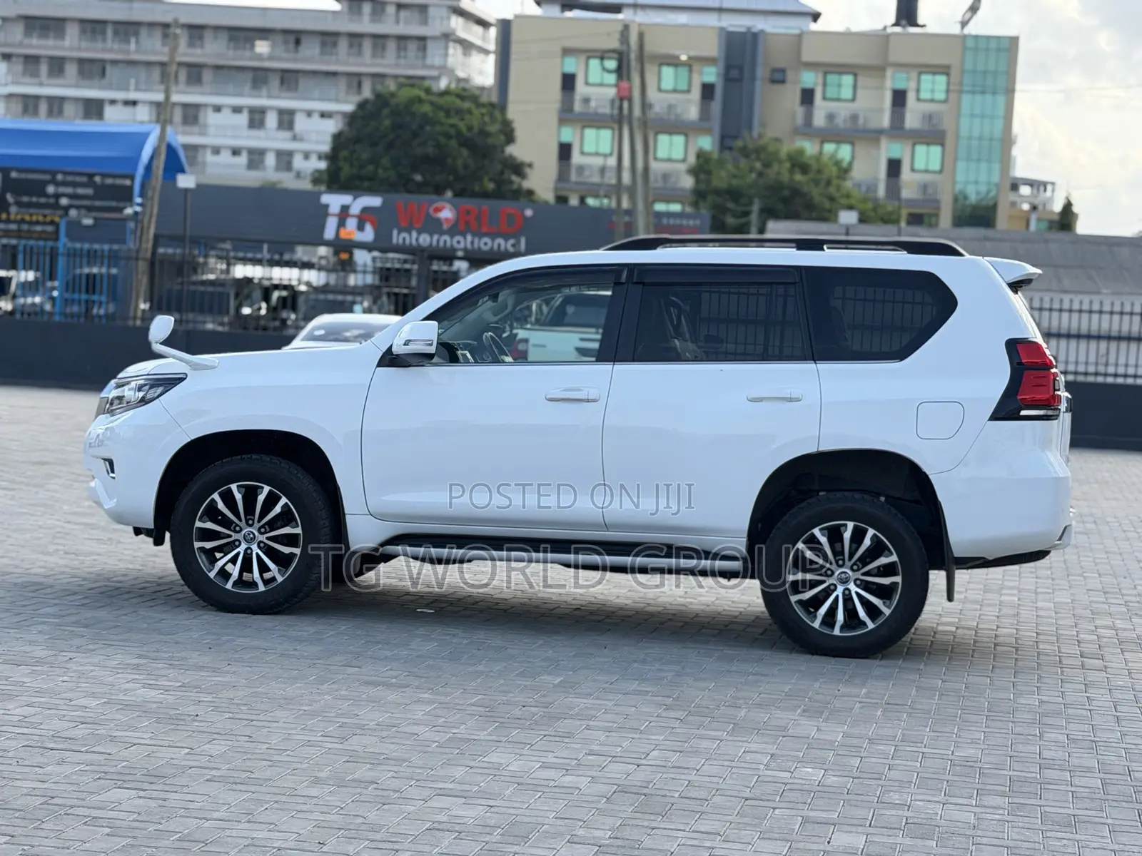 Toyota Land Cruiser Prado 2.8 2021 White