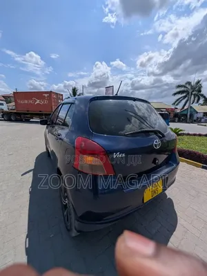Toyota Vitz 2005 Blue