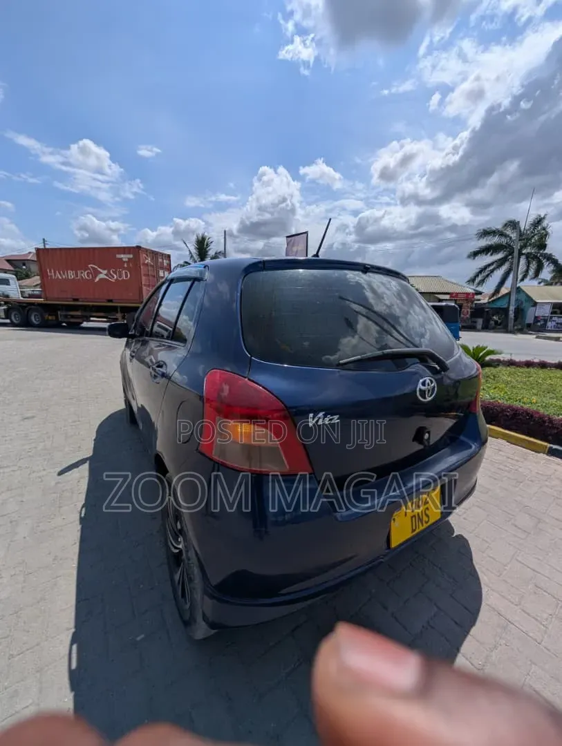 Toyota Vitz 2005 Blue