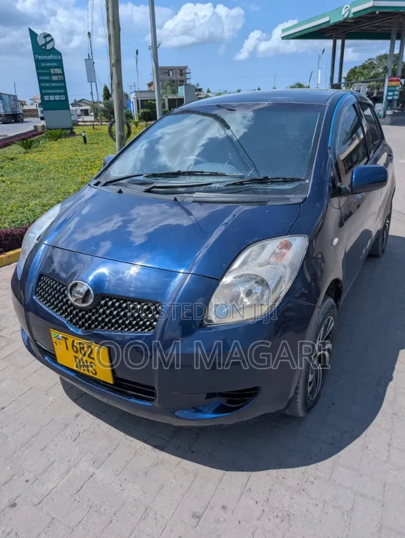 Toyota Vitz 2005 Blue