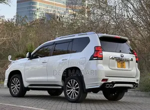 Toyota Land Cruiser Prado 2018 White