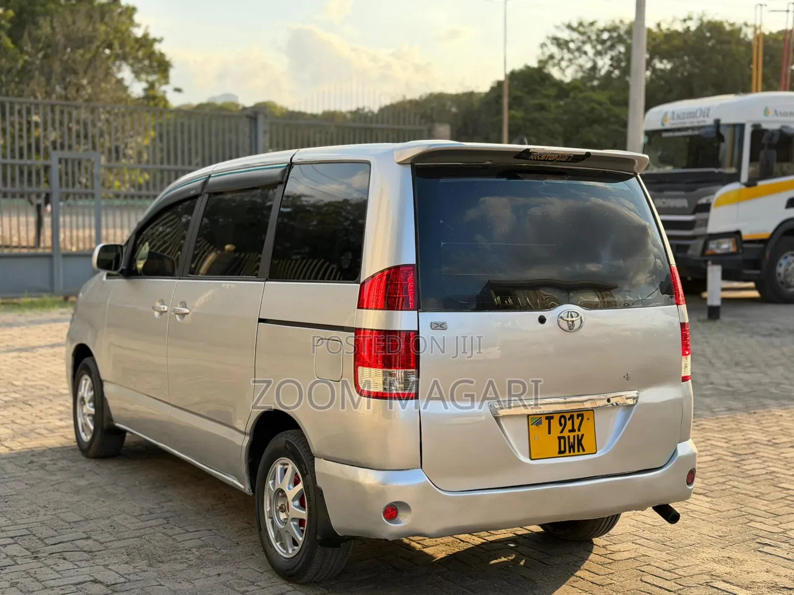 Toyota Noah 2006 Silver