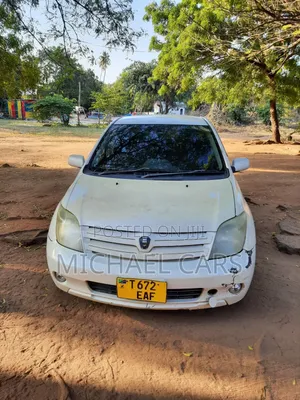 Toyota IST 2004 White