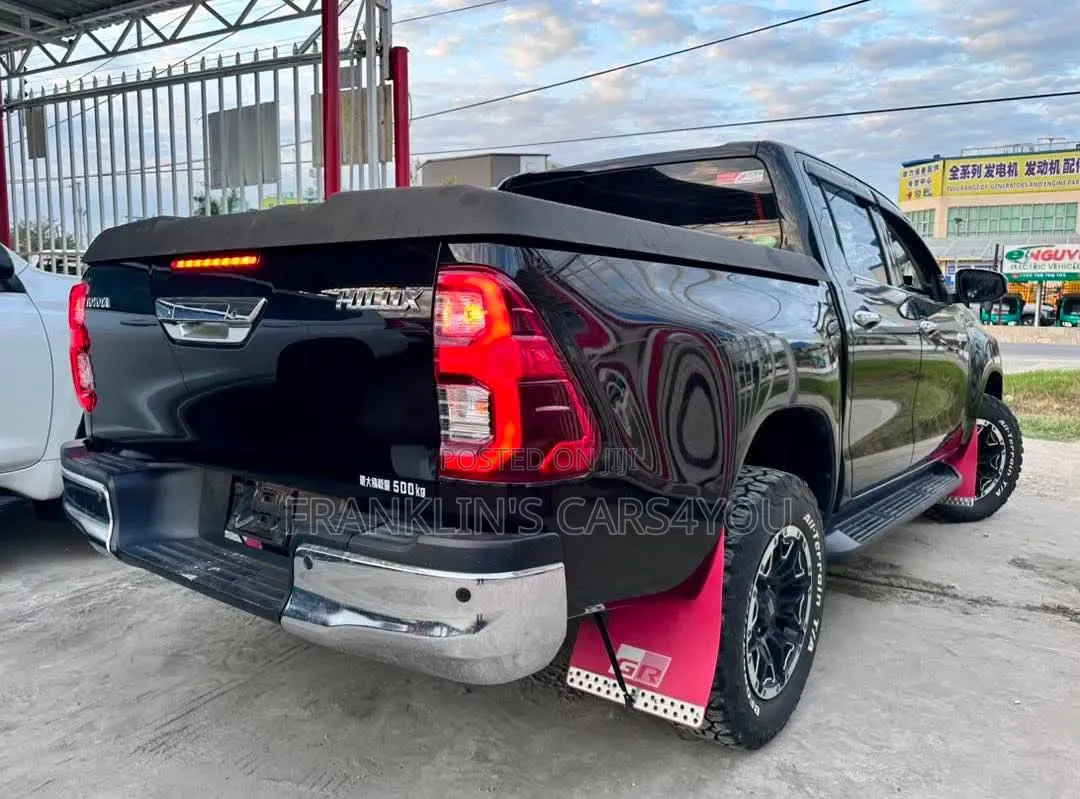 Toyota Hilux 2021 Black