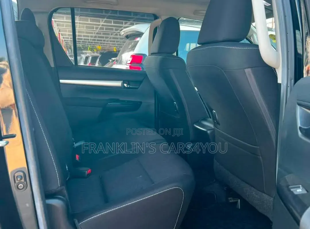 Toyota Hilux 2021 Black