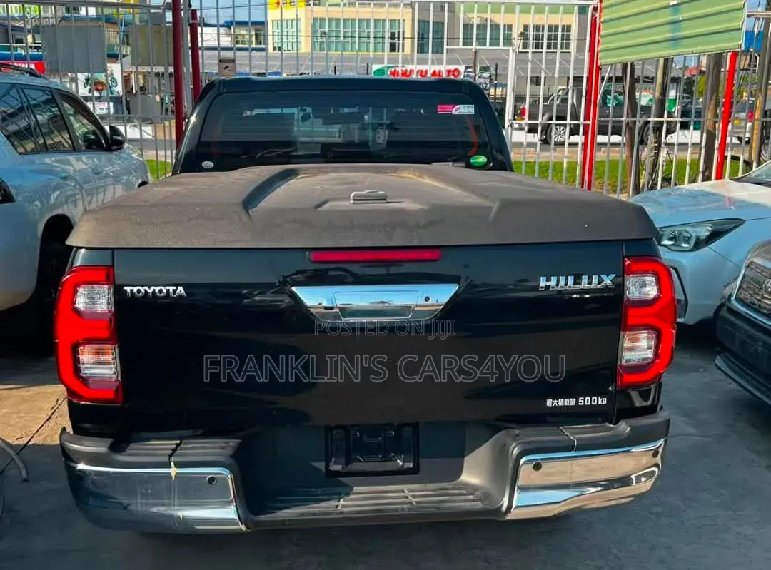 Toyota Hilux 2021 Black