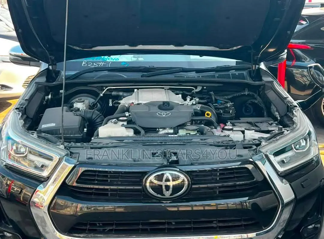 Toyota Hilux 2021 Black