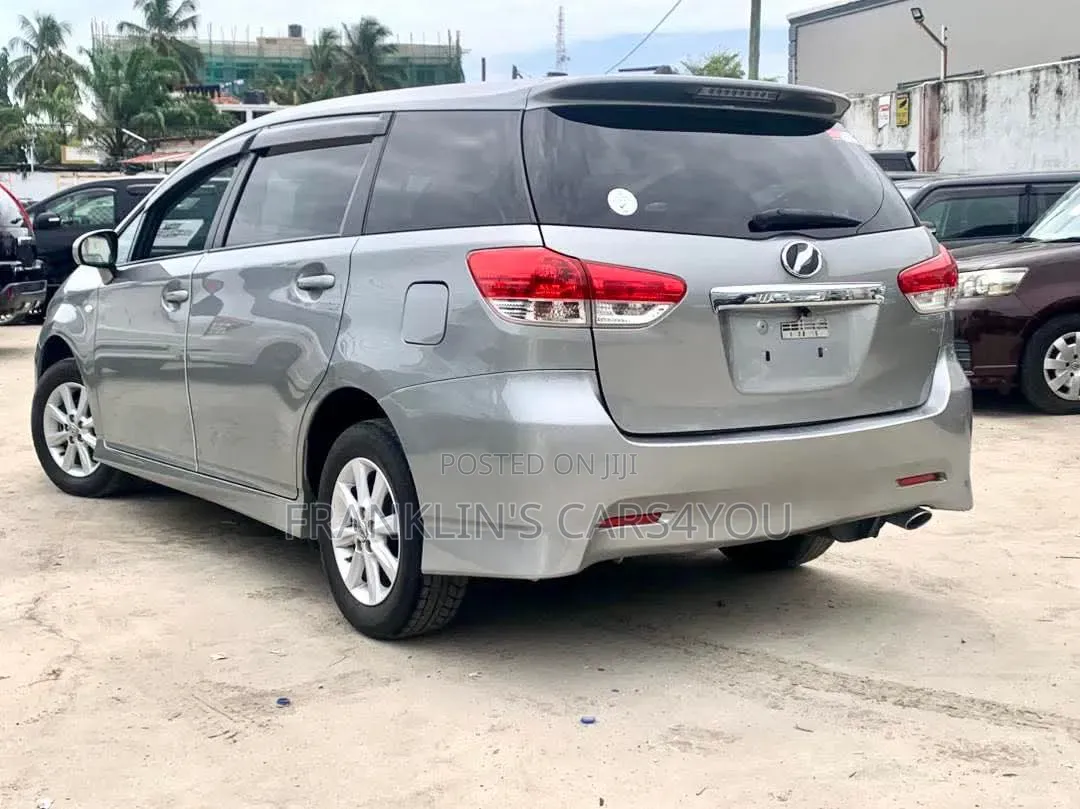 Toyota Wish 2011 Silver