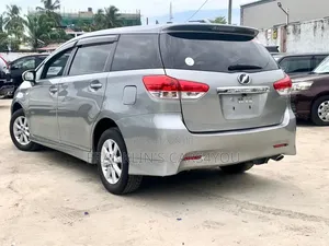 Toyota Wish 2011 Silver