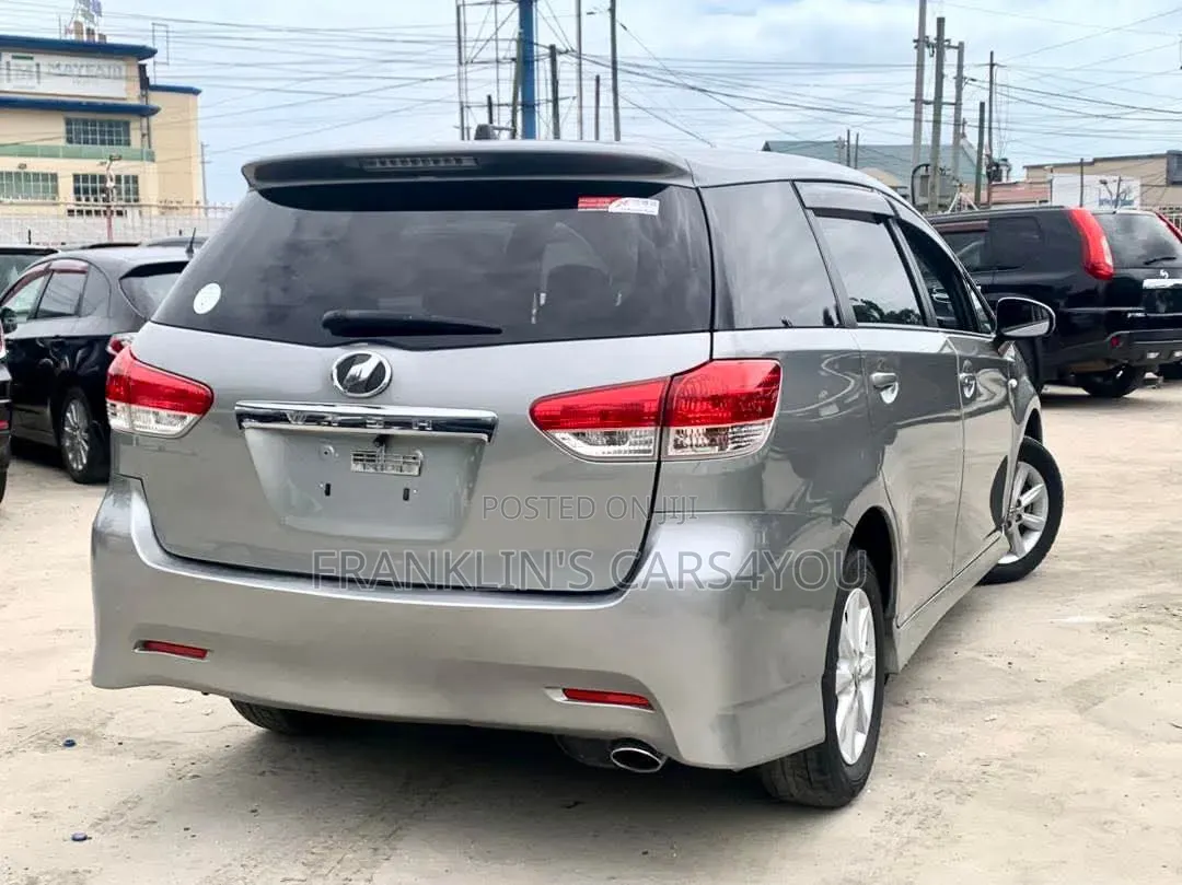 Toyota Wish 2011 Silver