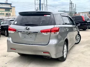 Toyota Wish 2011 Silver