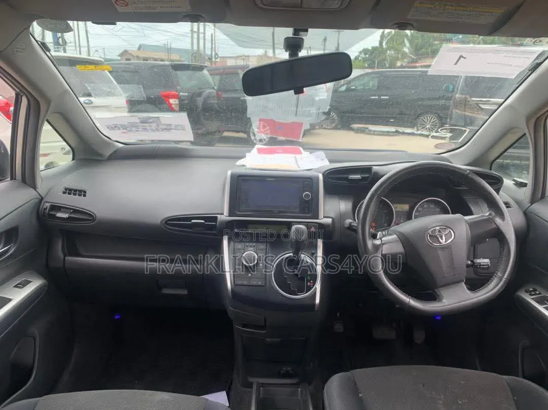Toyota Wish 2011 Silver