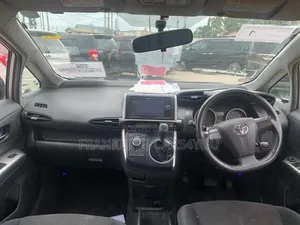 Toyota Wish 2011 Silver