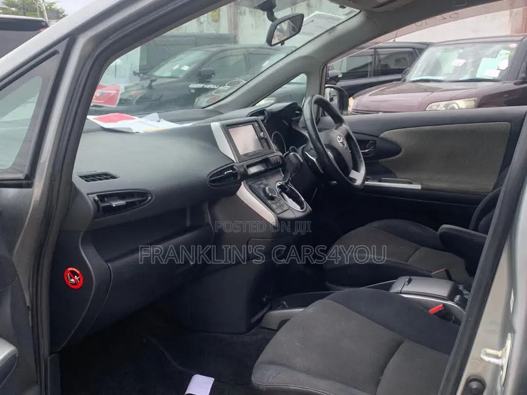 Toyota Wish 2011 Silver