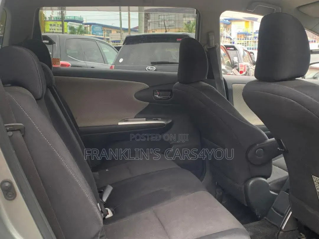 Toyota Wish 2011 Silver