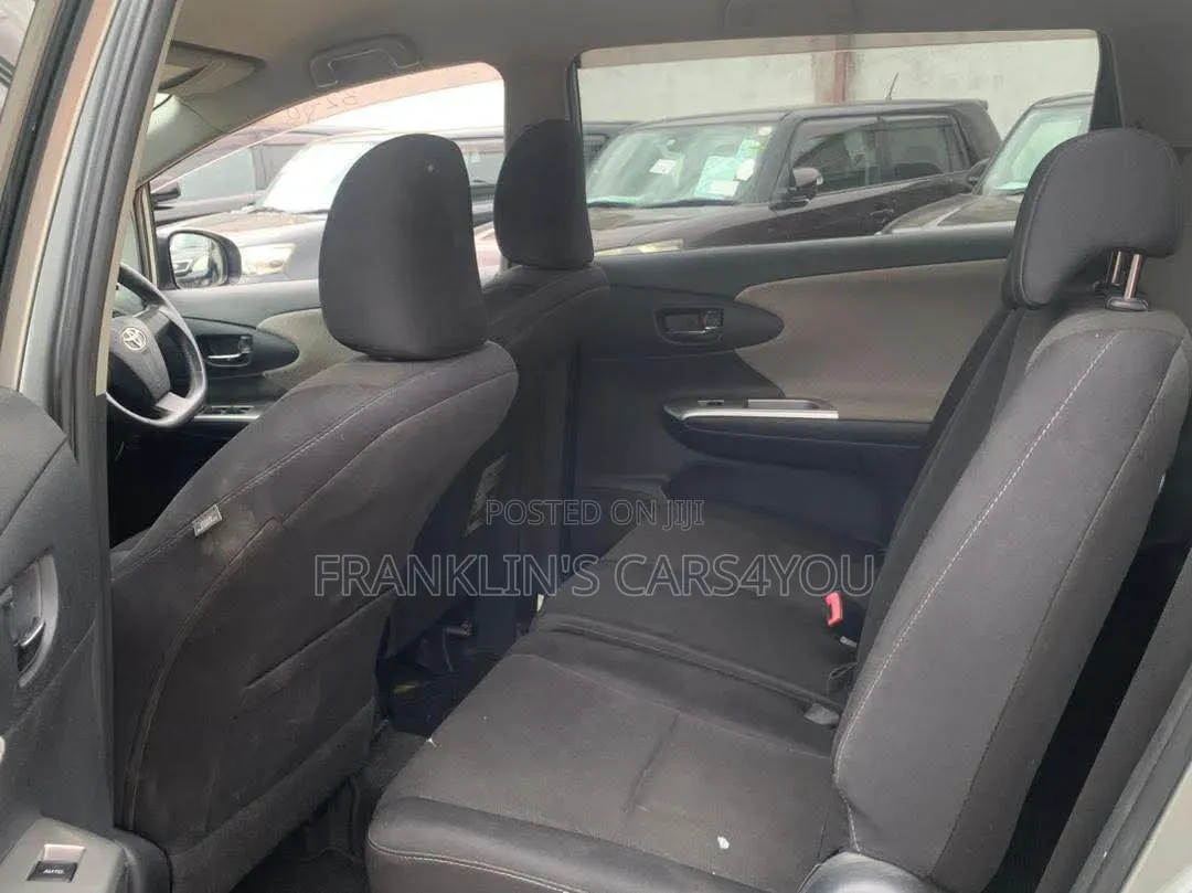 Toyota Wish 2011 Silver
