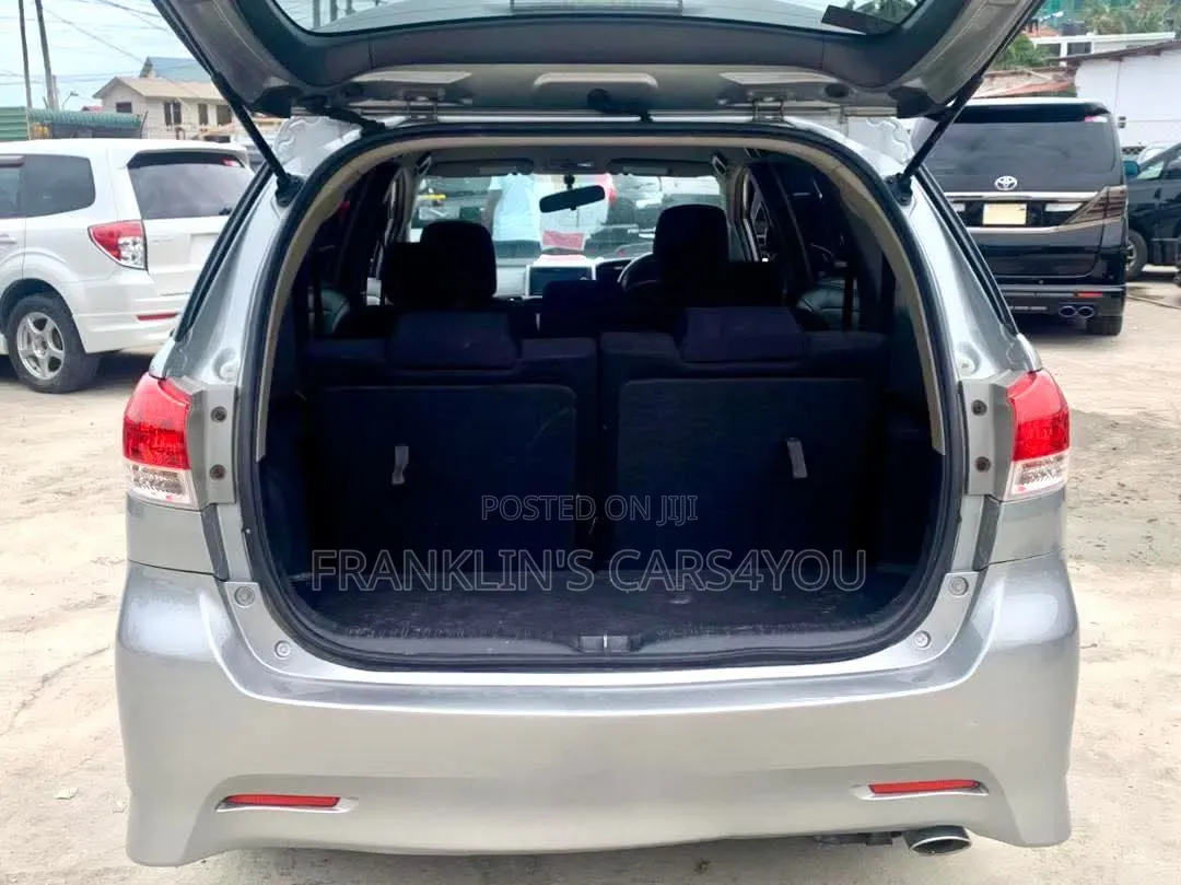 Toyota Wish 2011 Silver