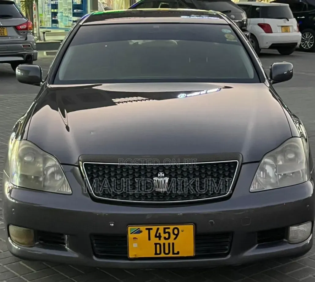 Toyota Crown 2004 Gray
