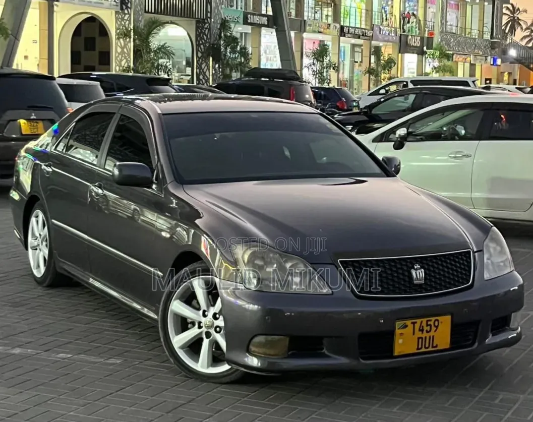 Toyota Crown 2004 Gray