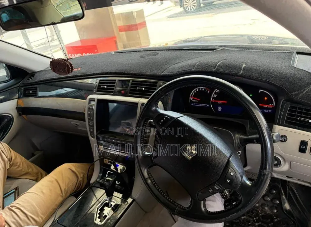 Toyota Crown 2004 Gray