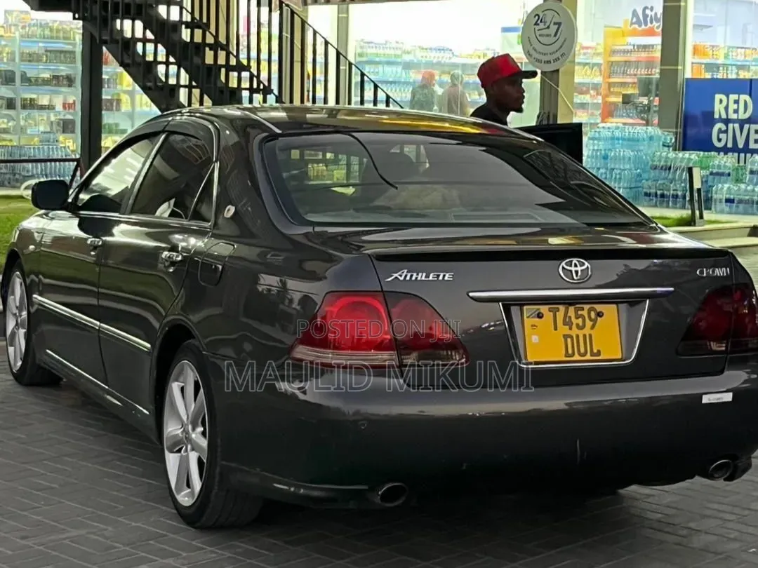 Toyota Crown 2004 Gray
