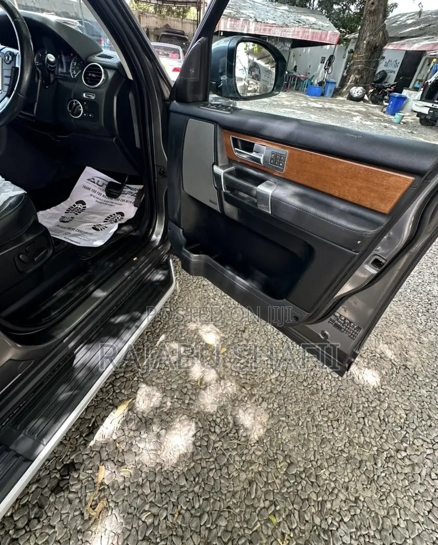 Land Rover Discovery 2016 Gray