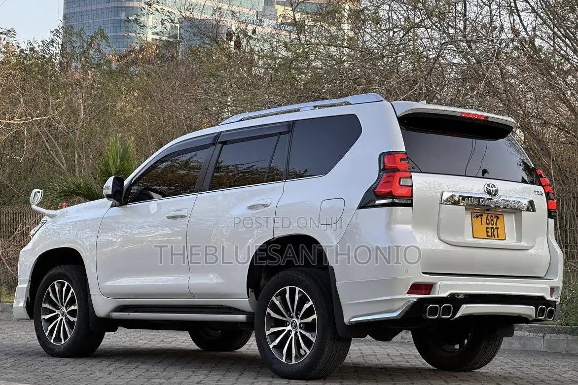 Toyota Land Cruiser Prado 2019 White