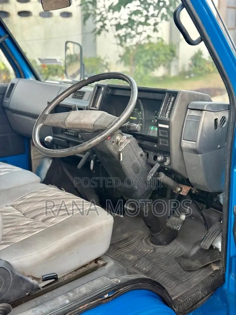 Isuzu Elf Tipper