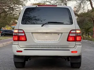 Toyota Land Cruiser 2001 White