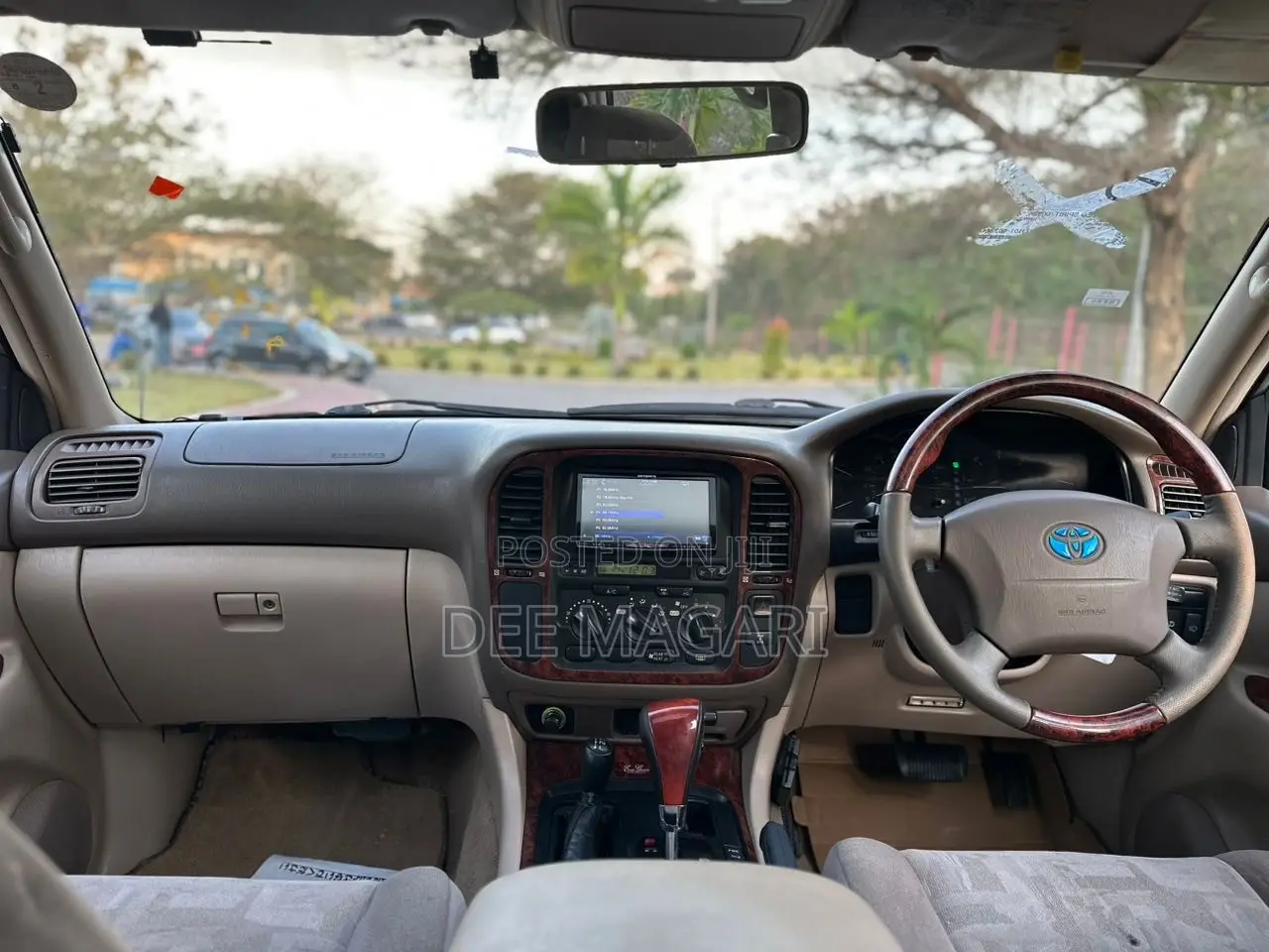 Toyota Land Cruiser 2001 White