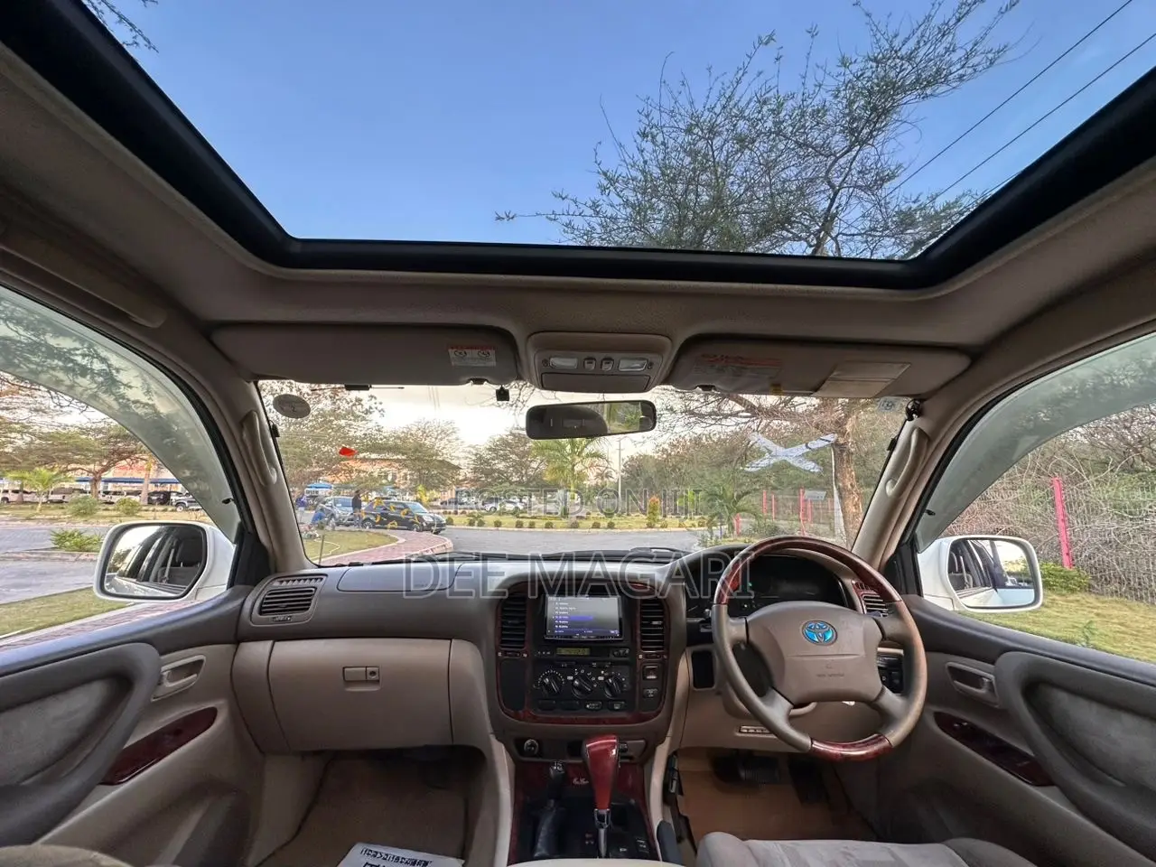 Toyota Land Cruiser 2001 White