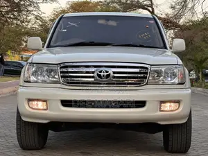 Toyota Land Cruiser 2001 White