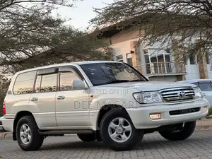 Toyota Land Cruiser 2001 White