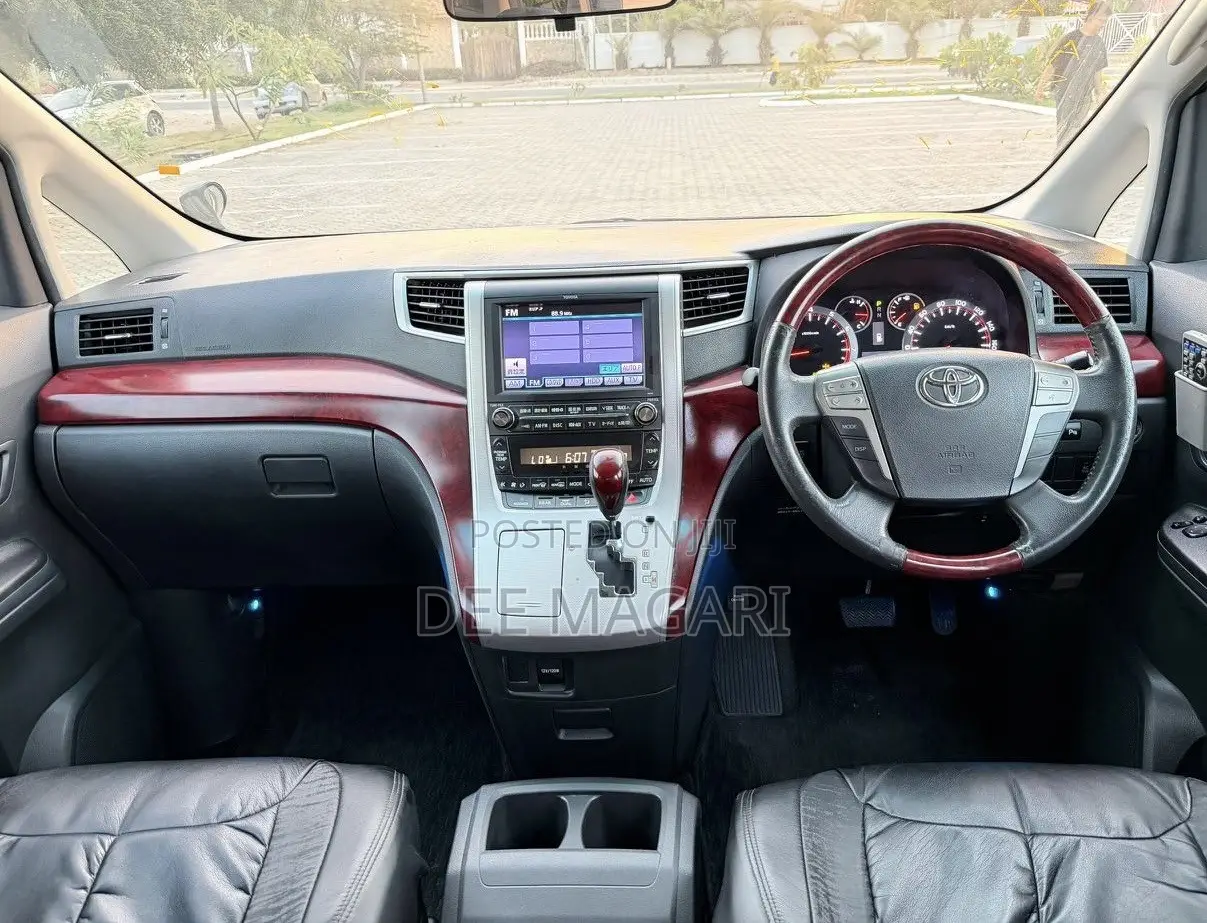 Toyota Vellfire 2009 Maroon