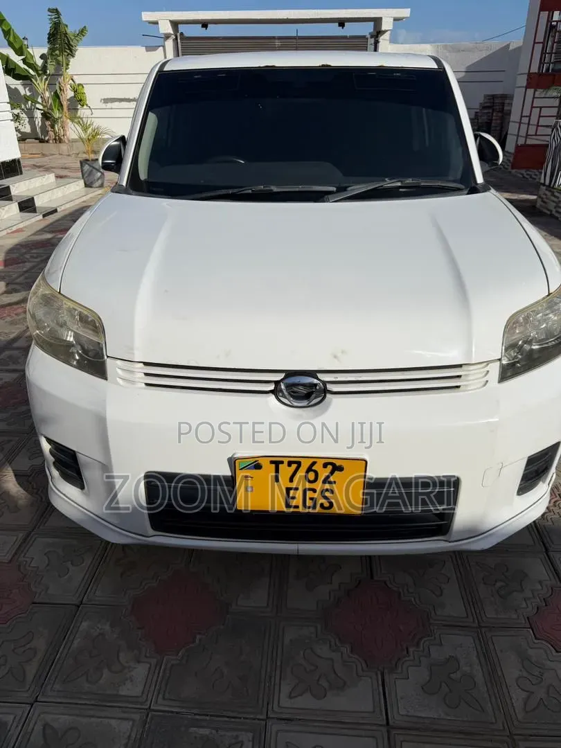 Toyota Corolla Rumion 2010 Pearl