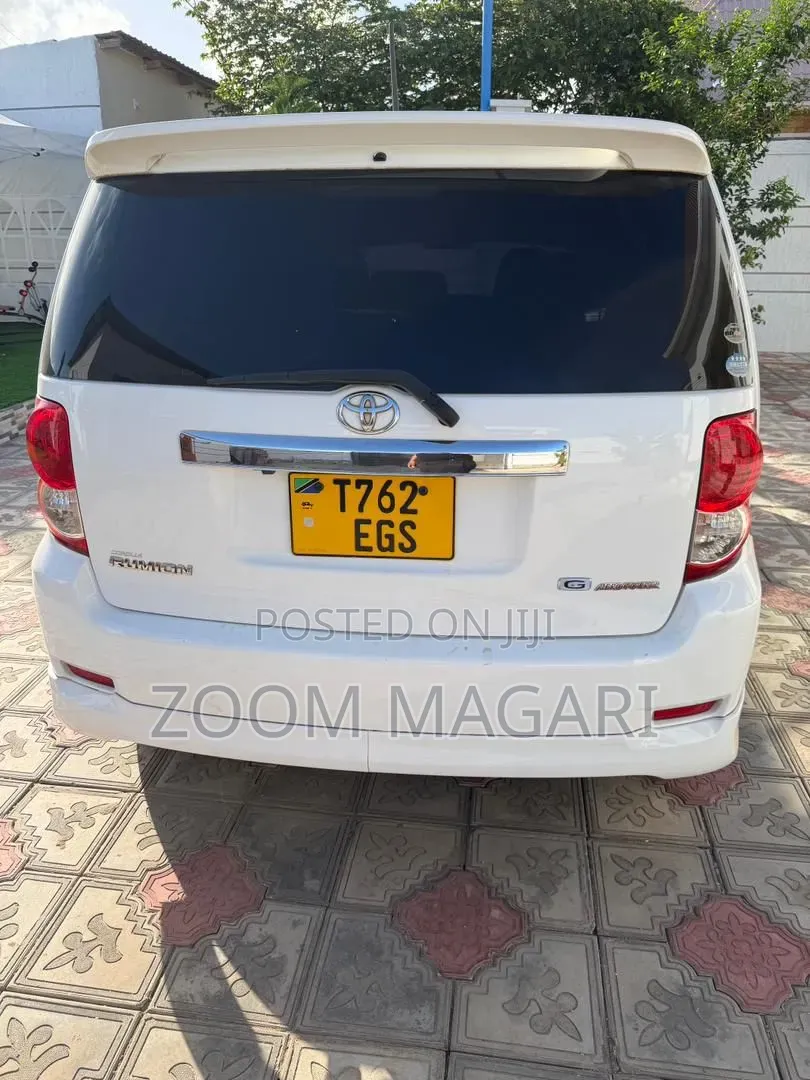 Toyota Corolla Rumion 2010 Pearl