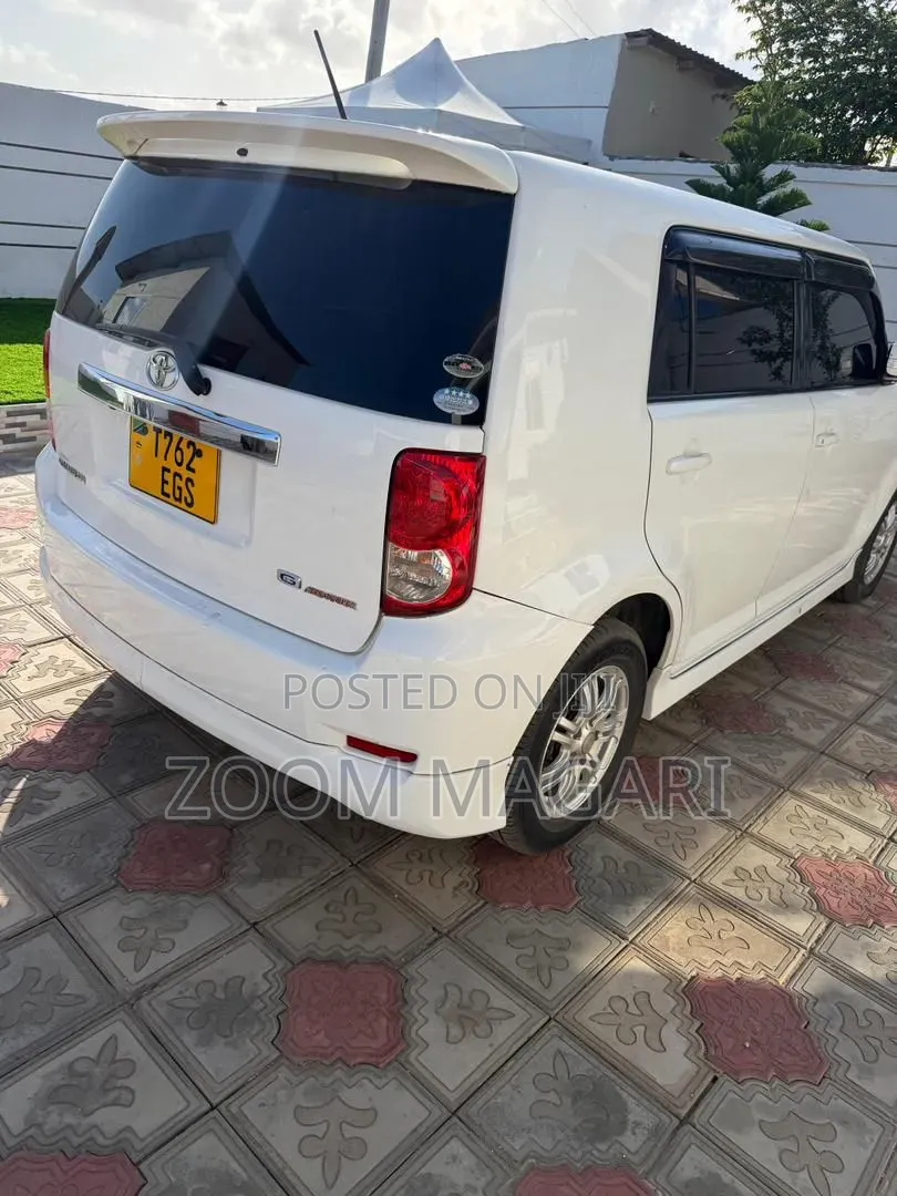 Toyota Corolla Rumion 2010 Pearl