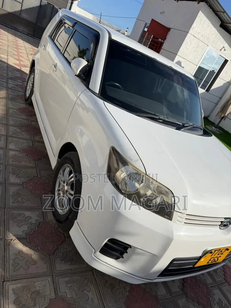 Toyota Corolla Rumion 2010 Pearl