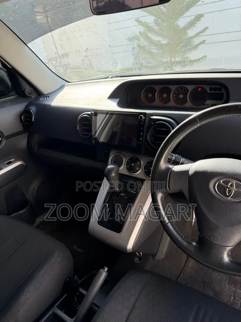 Toyota Corolla Rumion 2010 Pearl