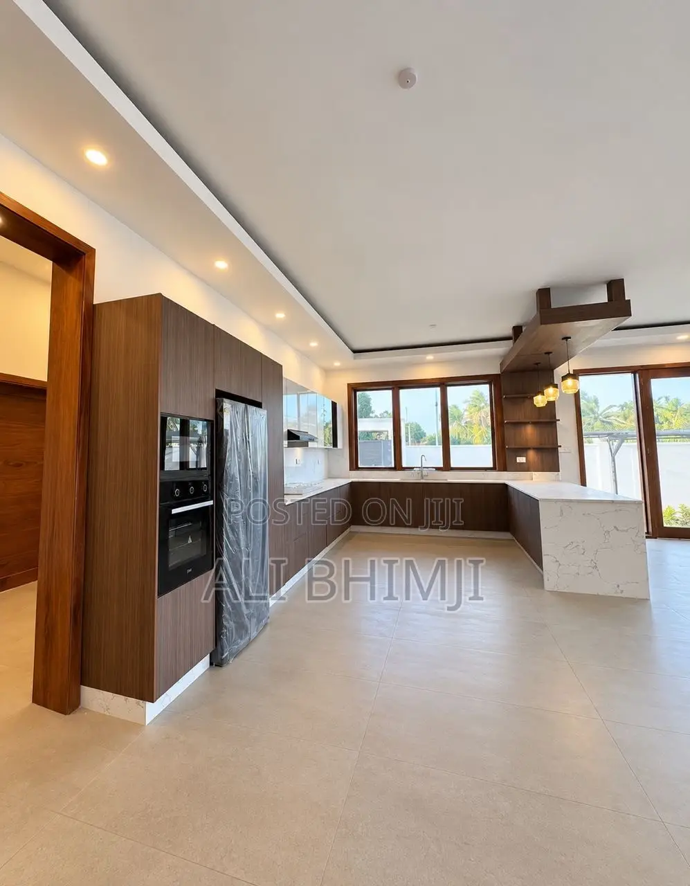 5bdrm Mansion in Kigamboni for sale