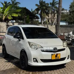 Toyota Ractis 2011 White